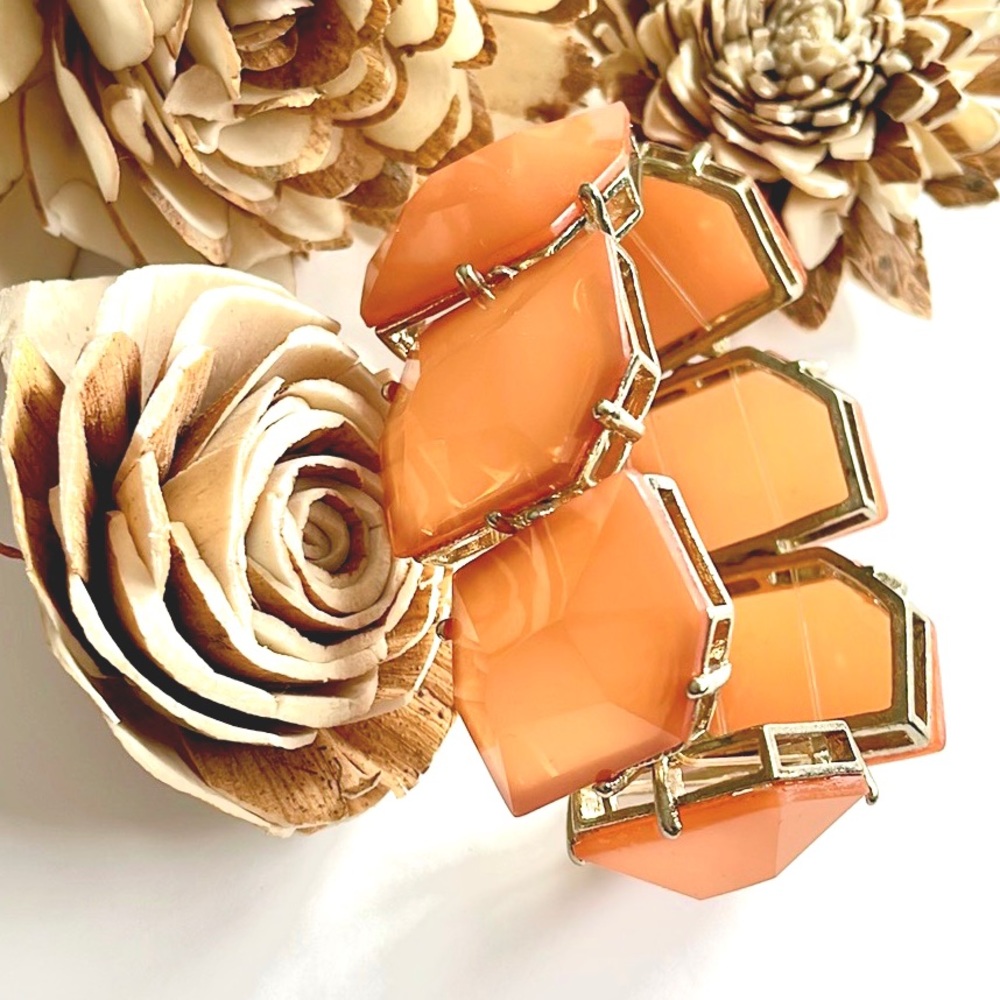 THE LIMITED CORAL STRETCH BRACELET